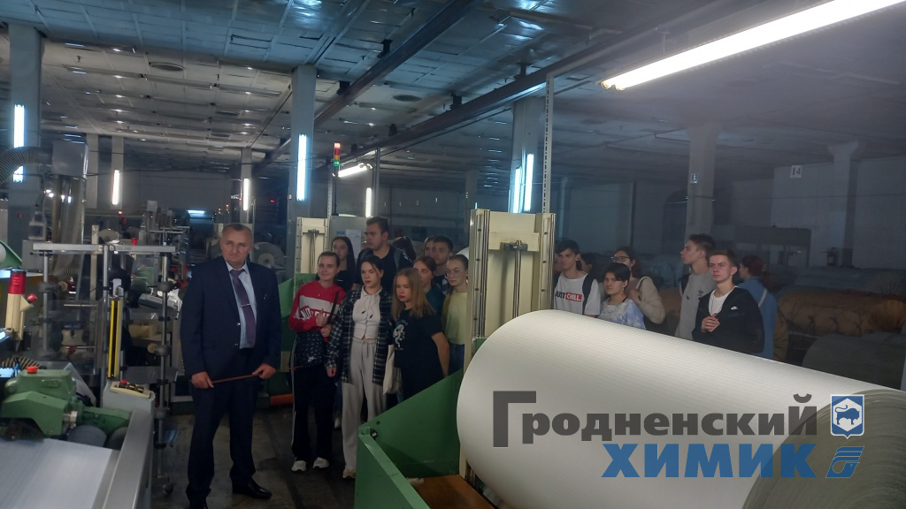 В филиале «Завод Химволокно» провели экскурсию для студентов колледжа